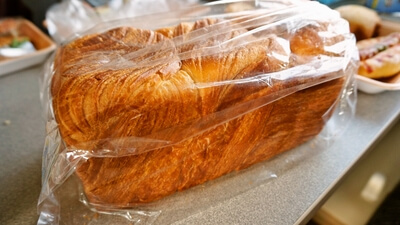 上里カンターレのベーカリーカプリのパン