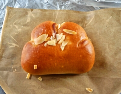 上里カンターレのベーカリーカプリのパン
