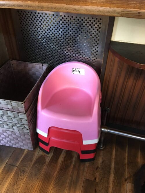 佐野ラーメンたかのの子どもイス