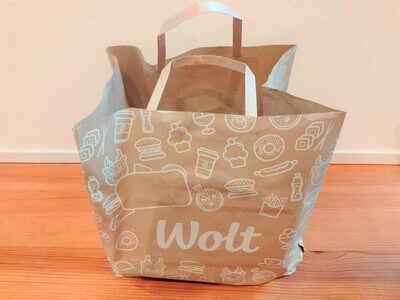 Wolt（ウォルト）で配達された紙袋