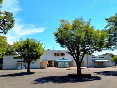 大和田公園プールの外観