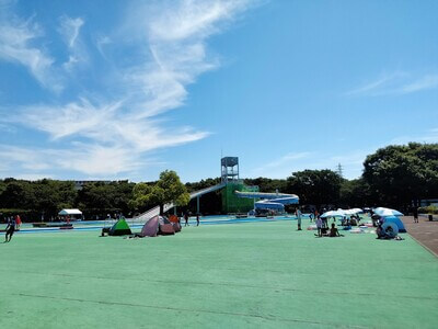 大和田公園プールのビーチサイド