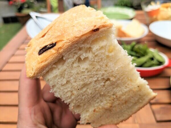 北浦和公園のイタリア料理レストラン・ペペロネ美術館の手ぶらバーベキューBBQの玉ねぎパン