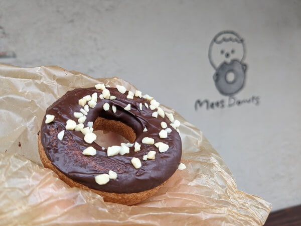 南与野のMees Donuts（ミーズドーナツ）のチョコナッツドーナツ
