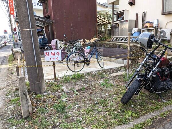 佐野ラーメンたかの(浦和) のバイク・駐輪場